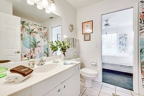 Lakefront Venice Home: 4 Mi to Manasota Key Beach!