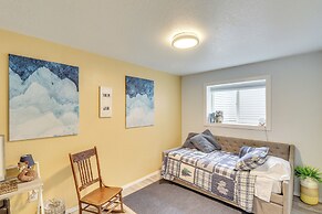 Bigfork Cottage w/ Hot Tub ~ 6 Mi to Flathead Lake