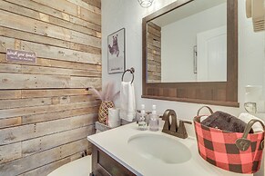 Bigfork Cottage w/ Hot Tub ~ 6 Mi to Flathead Lake