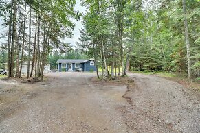 Bigfork Cottage w/ Hot Tub ~ 6 Mi to Flathead Lake