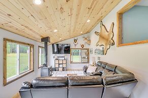 Bigfork Cottage w/ Hot Tub ~ 6 Mi to Flathead Lake