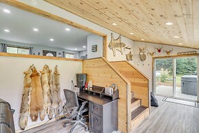 Bigfork Cottage w/ Hot Tub ~ 6 Mi to Flathead Lake