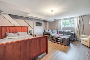 Pet-friendly Arlington Townhome w/ Furnished Patio