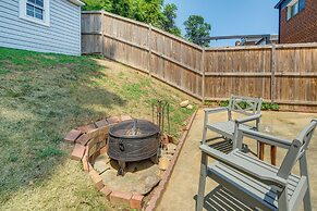 Pet-friendly Arlington Townhome w/ Furnished Patio