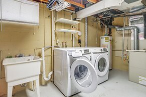 Pet-friendly Arlington Townhome w/ Furnished Patio