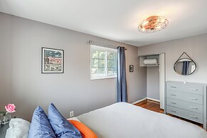 Pet-friendly Arlington Townhome w/ Furnished Patio