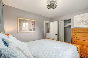 Pet-friendly Arlington Townhome w/ Furnished Patio