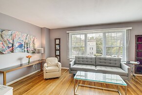 Pet-friendly Arlington Townhome w/ Furnished Patio