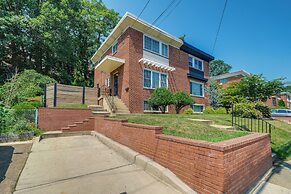 Pet-friendly Arlington Townhome w/ Furnished Patio