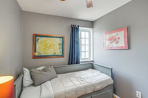 Pet-friendly Arlington Townhome w/ Furnished Patio