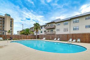 Breezy Orange Beach Condo w/ Balcony + Water View!