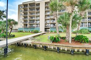 Breezy Orange Beach Condo w/ Balcony + Water View!