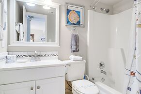 Breezy Orange Beach Condo w/ Balcony + Water View!