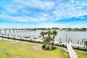 Breezy Orange Beach Condo w/ Balcony + Water View!