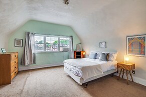 Walk to Highland Park: Artsy Pittsburgh Retreat!