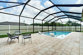 4 Mi to Golf: Gem w/ Pool & Lanai in Cape Coral