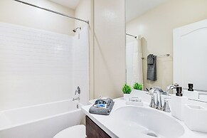 4 Mi to Golf: Gem w/ Pool & Lanai in Cape Coral