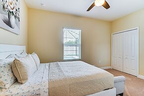 4 Mi to Golf: Gem w/ Pool & Lanai in Cape Coral