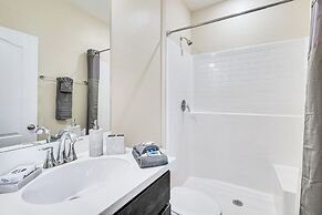 4 Mi to Golf: Gem w/ Pool & Lanai in Cape Coral