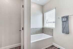 4 Mi to Golf: Gem w/ Pool & Lanai in Cape Coral