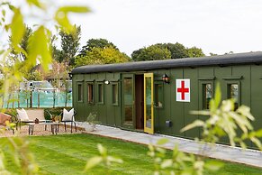 Beautifully Restored WW2 Carriage - Sleeps 6