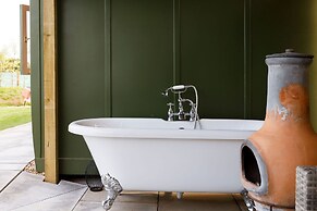 Beautifully Restored WW2 Carriage - Sleeps 6