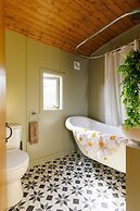 Beautifully Restored WW2 Carriage - Sleeps 6