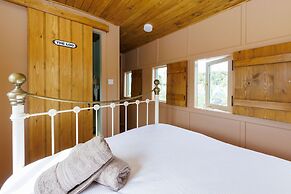 Beautifully Restored WW2 Carriage - Sleeps 6