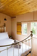 Beautifully Restored WW2 Carriage - Sleeps 6