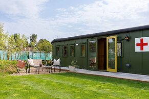 Beautifully Restored WW2 Carriage - Sleeps 6