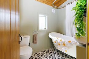 Beautifully Restored WW2 Carriage - Sleeps 6