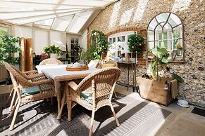Enchanting 4BD Cottage Lodge Nr Eartham Wood