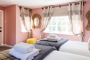 Enchanting 4BD Cottage Lodge Nr Eartham Wood