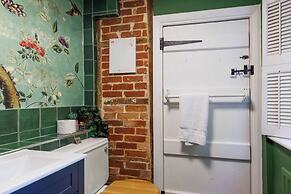 Enchanting 4BD Cottage Lodge Nr Eartham Wood