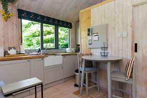 Enchanting 4BD Cottage Lodge Nr Eartham Wood