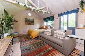 Enchanting 4BD Cottage Lodge Nr Eartham Wood