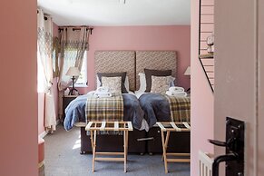 Enchanting 4BD Cottage Lodge Nr Eartham Wood