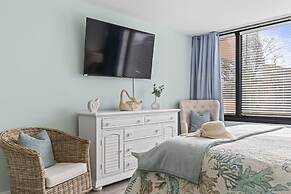 Coastal Getaway: Prime 3br Condo 1 Block To Beach 3 Bedroom Condo