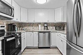 Coastal Getaway: Prime 3br Condo 1 Block To Beach 3 Bedroom Condo