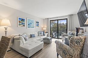 Coastal Getaway: Prime 3br Condo 1 Block To Beach 3 Bedroom Condo