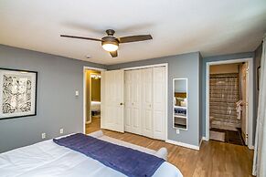 Your Perfect Blend Of Views, Hot Tub, And Fun! 3 Bedroom Home by RedAw