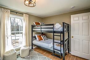 Your Perfect Blend Of Views, Hot Tub, And Fun! 3 Bedroom Home by RedAw