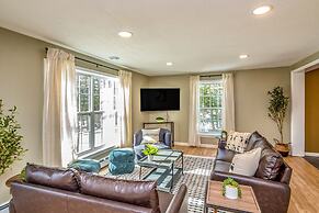 Your Perfect Blend Of Views, Hot Tub, And Fun! 3 Bedroom Home by RedAw