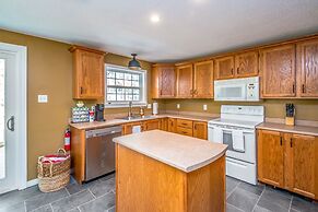 Your Perfect Blend Of Views, Hot Tub, And Fun! 3 Bedroom Home by RedAw