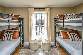 Your Perfect Blend Of Views, Hot Tub, And Fun! 3 Bedroom Home by RedAw