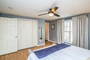 Your Perfect Blend Of Views, Hot Tub, And Fun! 3 Bedroom Home by RedAw