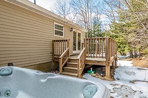 Your Perfect Blend Of Views, Hot Tub, And Fun! 3 Bedroom Home by RedAw