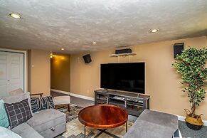 Your Perfect Blend Of Views, Hot Tub, And Fun! 3 Bedroom Home by RedAw