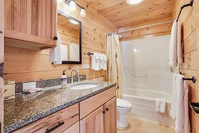 Straight From The Heart 3 Bedroom Cabin by RedAwning