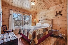 Straight From The Heart 3 Bedroom Cabin by RedAwning